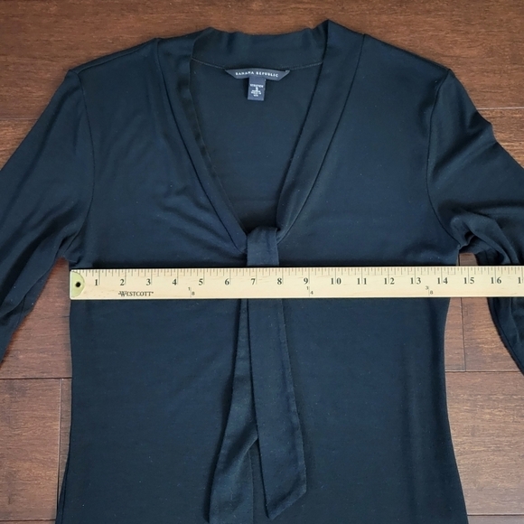 Banana Republic Vtg Black 3/4 Sleeve Stretchy Modal V-Neck Tie Front Top Size S - Picture 6 of 8